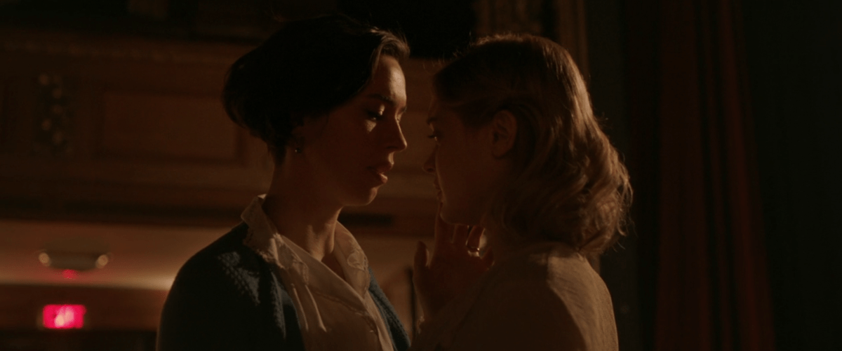 Elizabeth and Olive about to kiss in Professor Marston and the Wonder Women